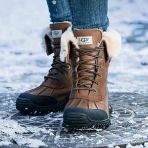 🌿 UGG Women's Adirondack II Boots, Size 6 ~ GUC